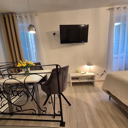 Studio apartment Lily Rovigno Esterno foto