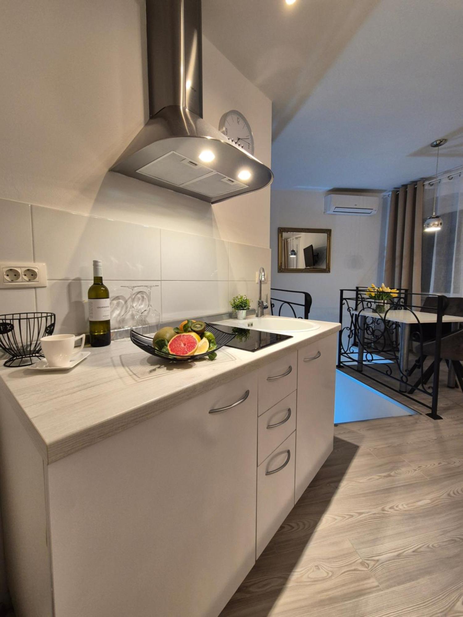 Studio apartment Lily Rovigno Esterno foto